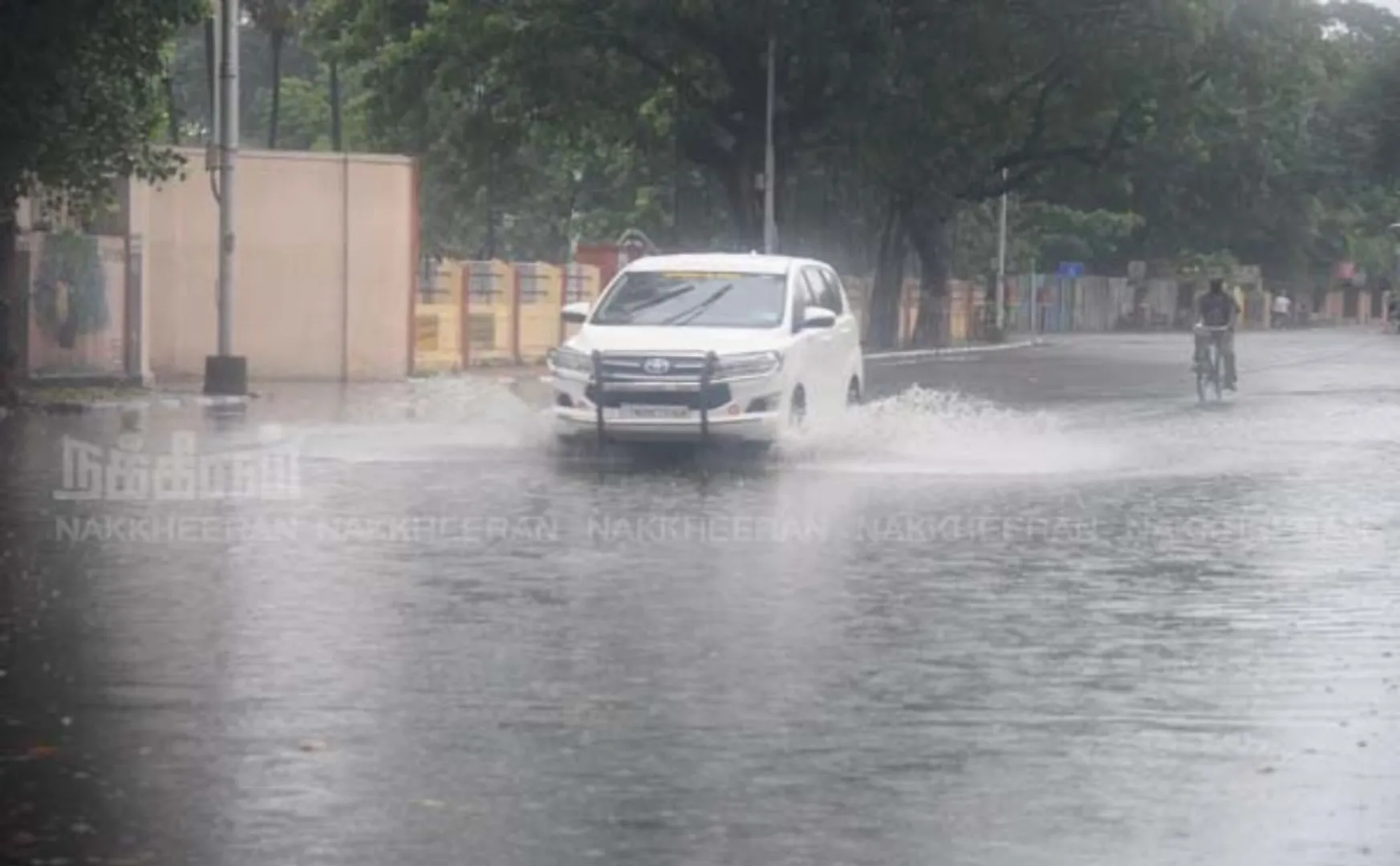 heavy rain- Holidays for schools in various districts!